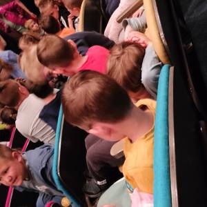 bi-se-gnetli-na-tej-metli\ogled_bi_se_gnetli_na_tej_metli_original